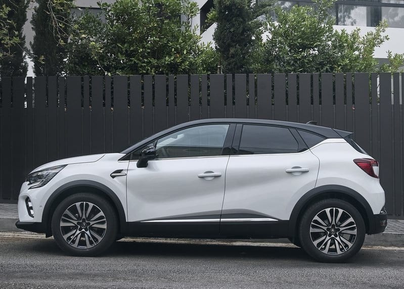 Renault Captur beyaz gövde yan profil