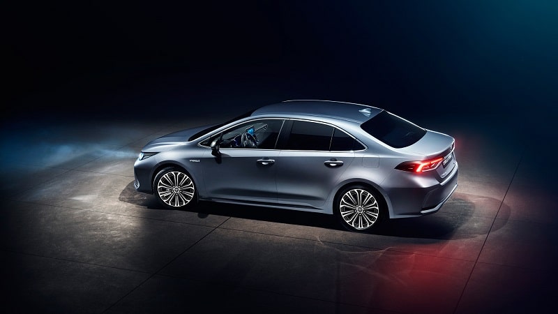 Toyota Corolla Hybrid arka yan gövde görünümü