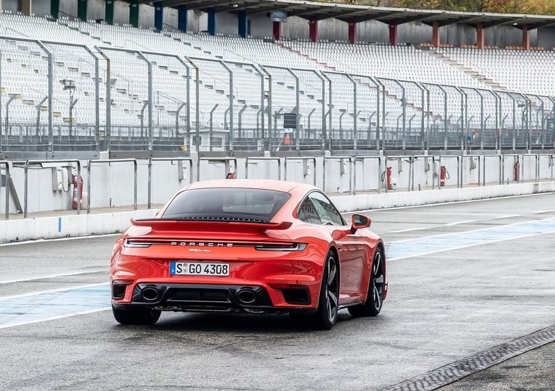 911 Turbo 992 arşiv görünümü 7
