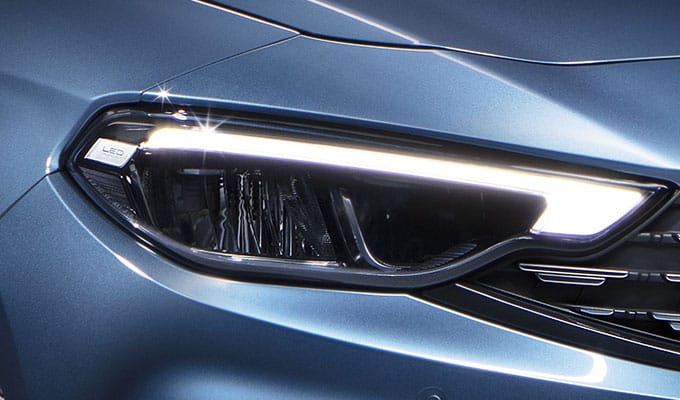 Fiat Egea LED ön far yakın planı