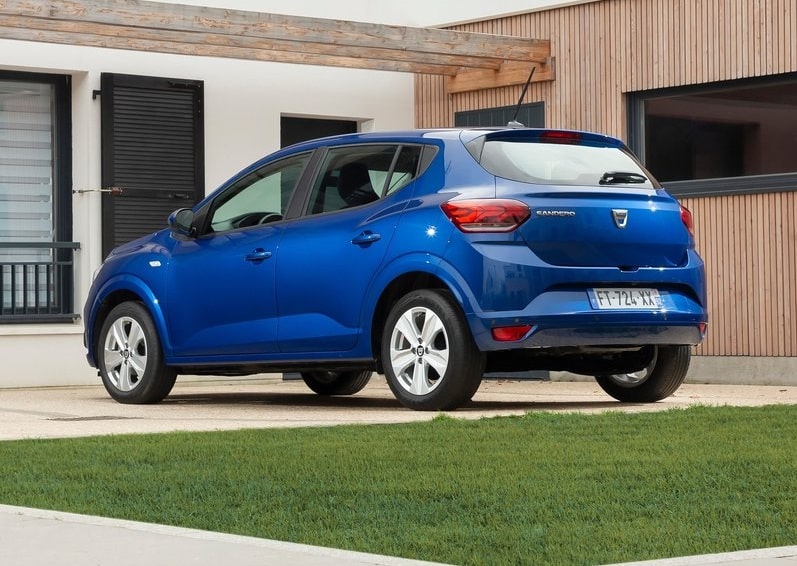 Dacia Sandero arka üç çeyrek görünüm