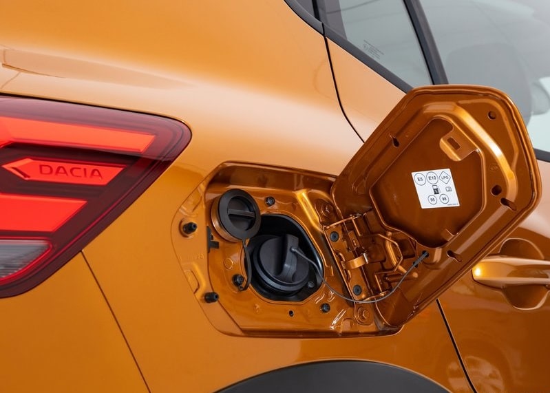 Dacia Sandero Stepway benzin ve LPG dolum ağızları