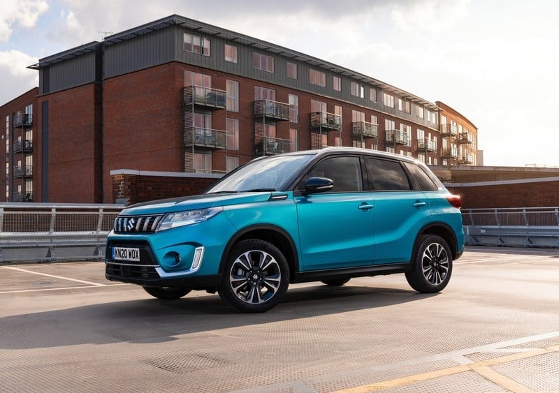 2022 Suzuki Vitara Kasım Fiyat Listesi görselindeki turkuaz Suzuki Vitara