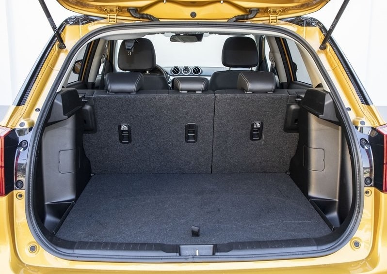 Suzuki Vitara açık bagaj bölümü ve arka koltuk sırtlıkları