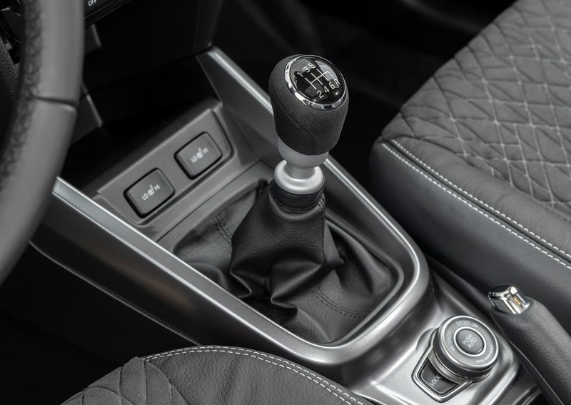 Suzuki Vitara manuel vites kolu ve sürüş modu seçicisi