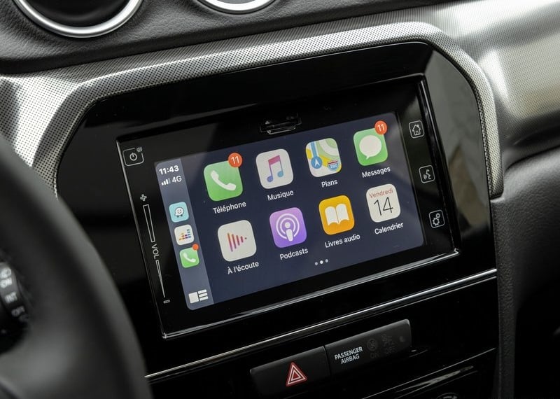Suzuki Vitara multimedya ekranında Apple CarPlay arayüzü