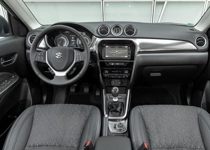 Suzuki Vitara direksiyon gösterge paneli ve orta konsol