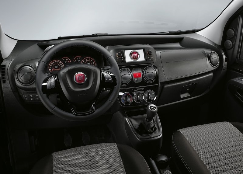 Fiat Fiorino Combi arka üç çeyrek görünüm