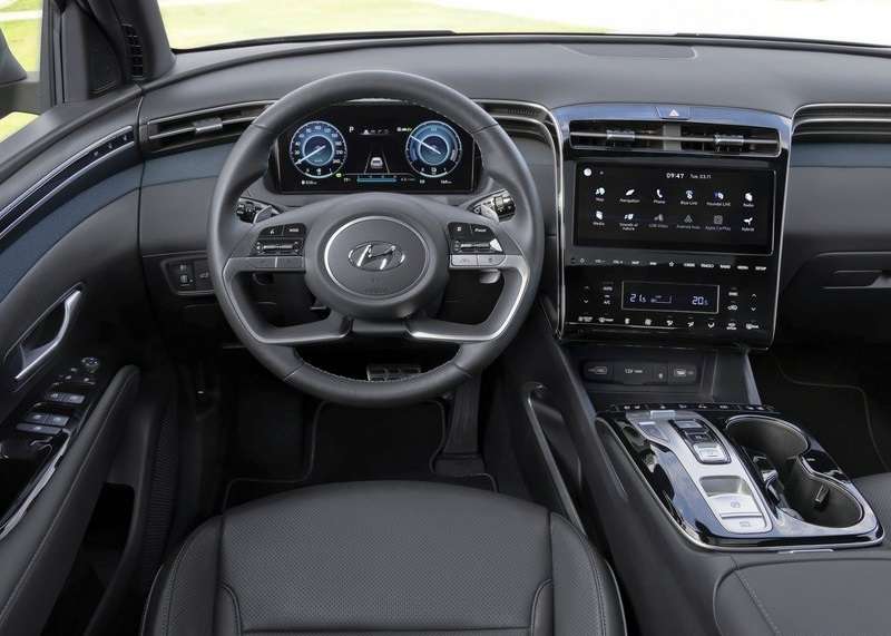 Hyundai Tucson sürücü kokpiti ve orta ekran