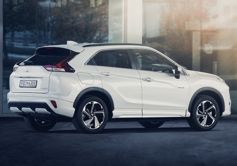 Mitsubishi Eclipse Cross PHEV arka yan görünüm