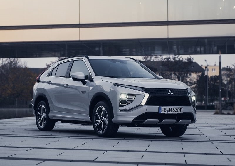 Mitsubishi Eclipse Cross PHEV önden üç çeyrek görünüm