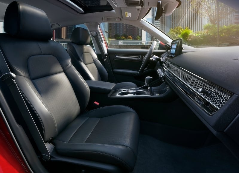 Honda Civic ön koltukları ve konsol yerleşimi