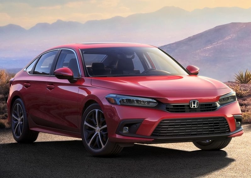 Honda Civic Mart Fiyat Listesi için kırmızı sedan ön yan görünümü