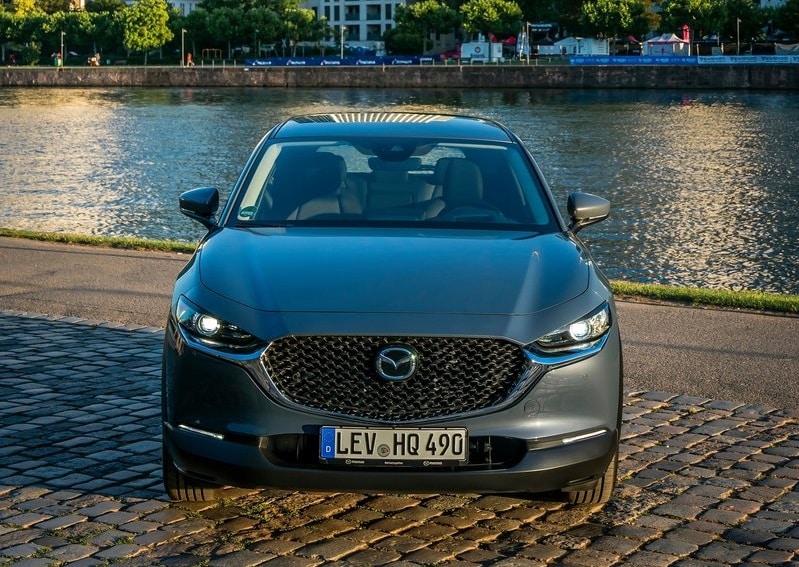 Mazda CX-30 önden yakın görünüm