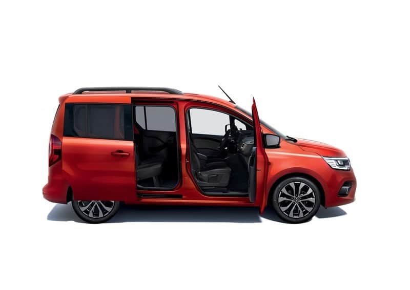 Yeni Renault Kangoo yan görünüm ve açık kapılar