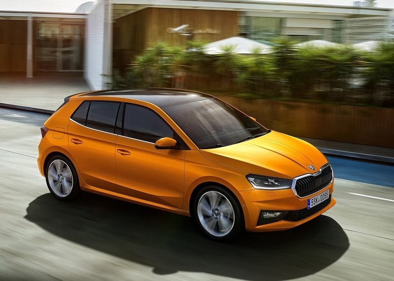 Skoda Fabia ön ve yan görünümü