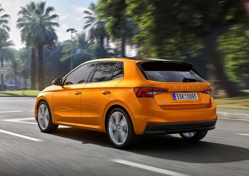 Skoda Fabia arka ve yan görünümü