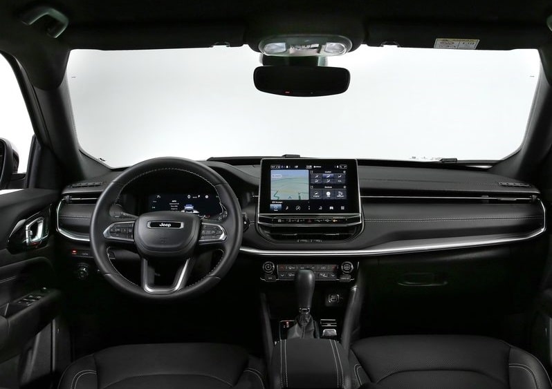 Jeep Compass gösterge paneli orta ekran ve ön konsol