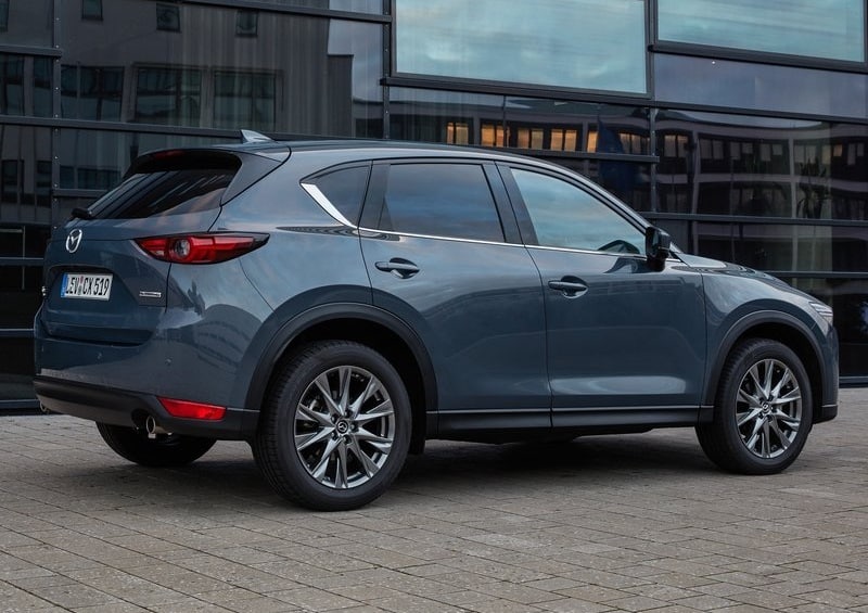 Mazda CX-5 yan profil ve arka gövde görünümü