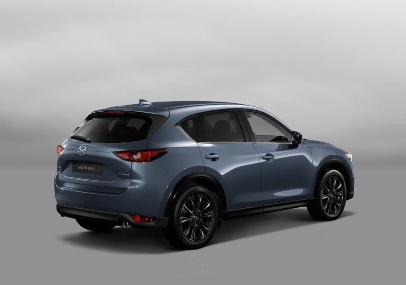 Stüdyo ortamında Mazda CX-5 arka gövde görünümü