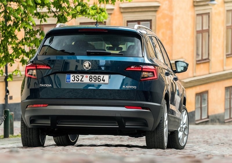 Skoda Karoq yan görünüm arşiv görseli