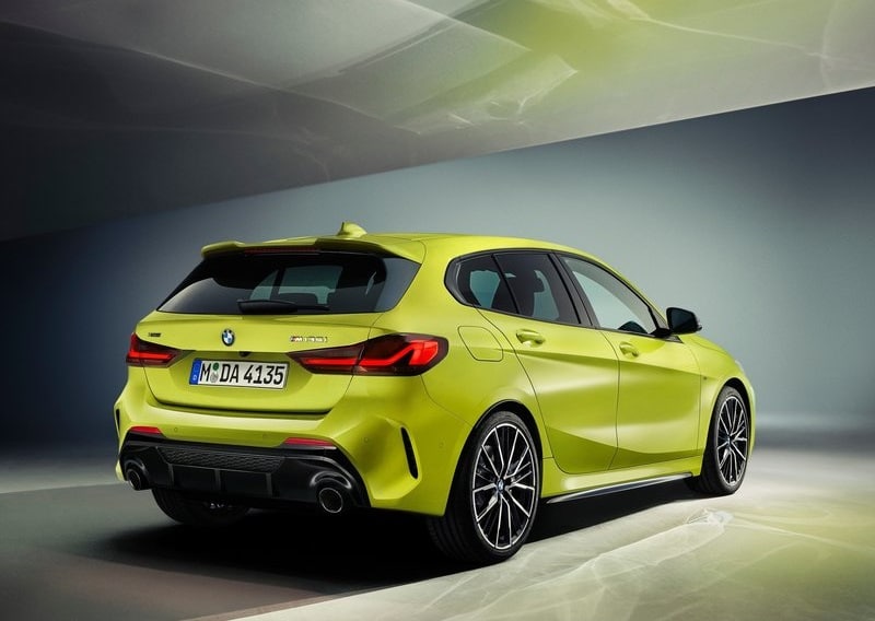BMW 1 Serisi performans otomobili yan görünüm
