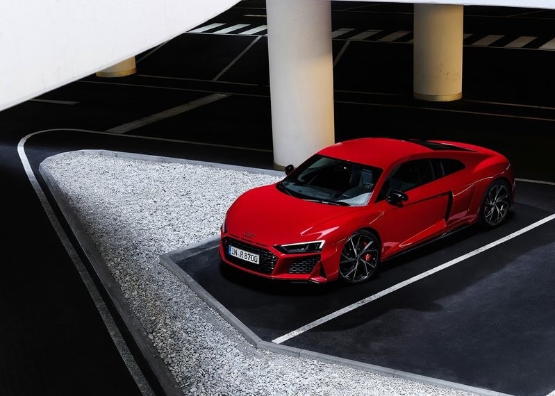 Audi R8 V10 performance RWD ön üç çeyrek görünüm