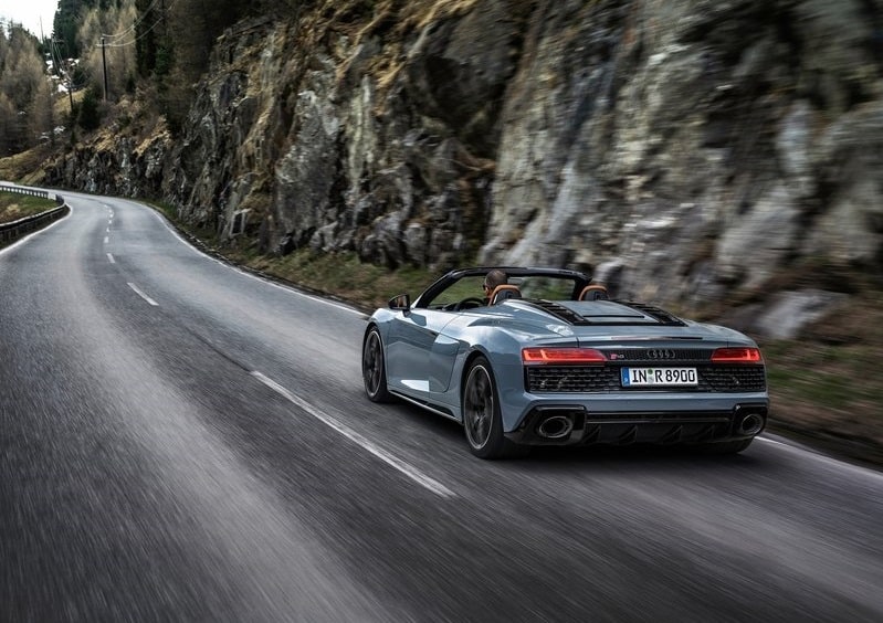 Audi R8 Spyder V10 motorlu arkadan itişli sürüm