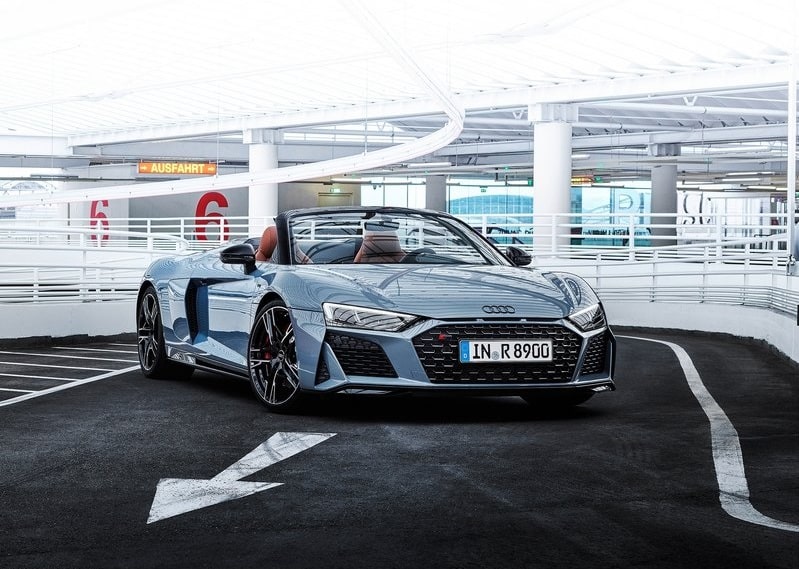 Audi R8 Spyder performance RWD yan görünümü