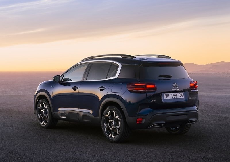 Citroen C5 Aircross Aralık Fiyat Listesi makyajlı model arka üç çeyrek görünümü