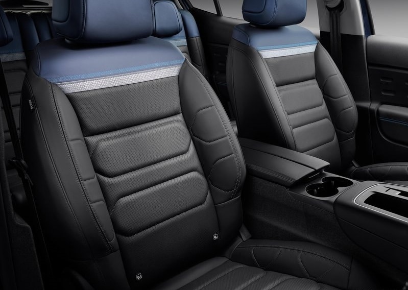 Citroen C5 Aircross ön koltuklarının kabin görünümü