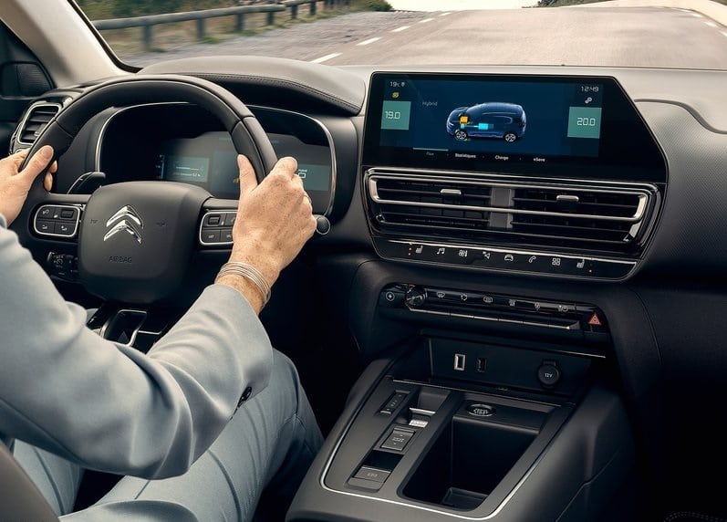 Citroen C5 Aircross direksiyon ve merkezi ekran görünümü