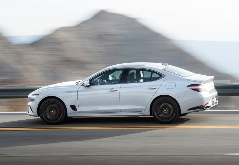Genesis G70 arşiv görseli 13