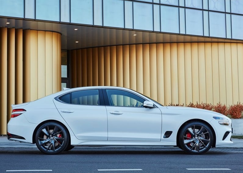 Genesis G70 arşiv görseli 14