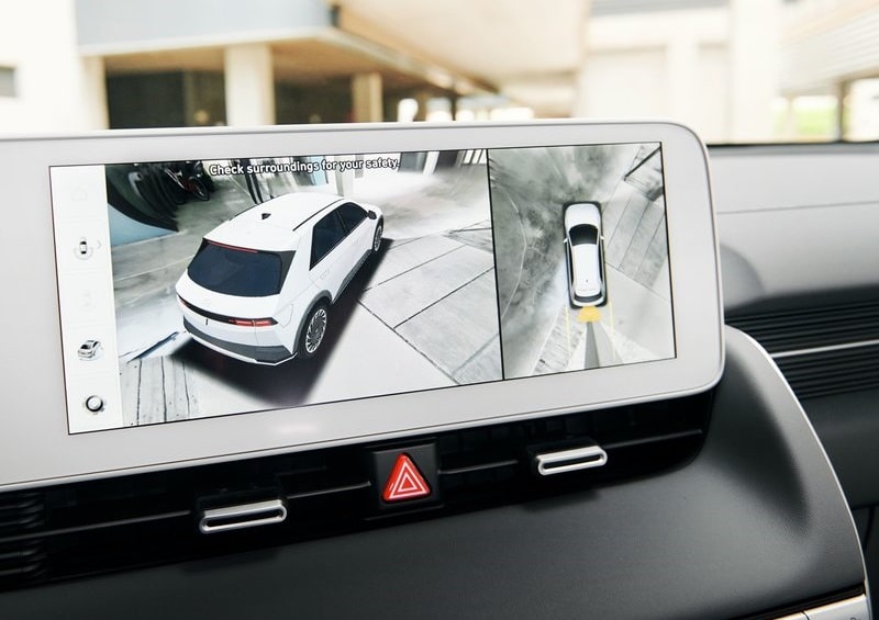 IONIQ 5 çevre görüş kamerasının merkezi ekrandaki görüntüsü