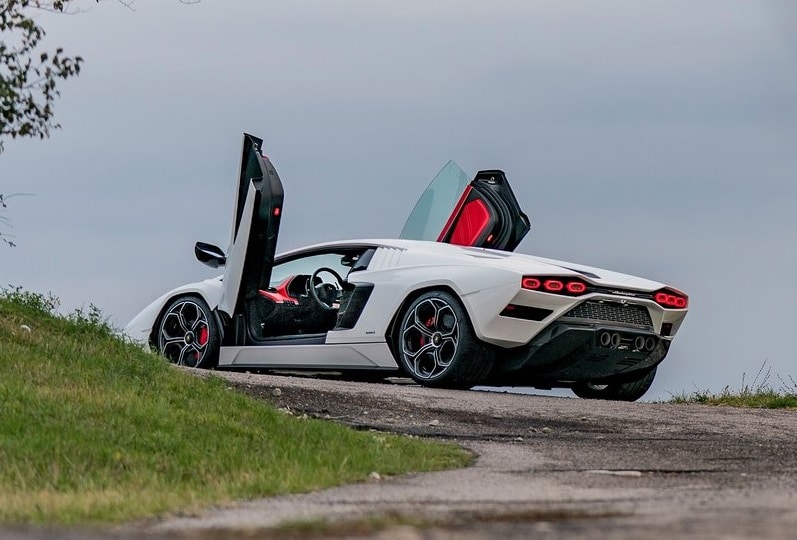2022 Lamborghini Countach LPI 800-4 otomobil arşiv görseli