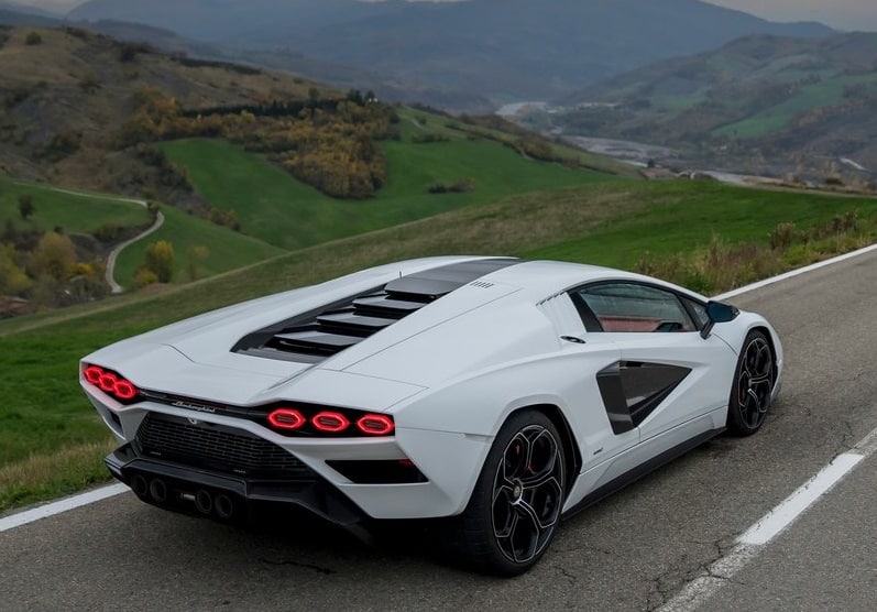 Lamborghini Countach LPI 800-4 galeri görseli 4
