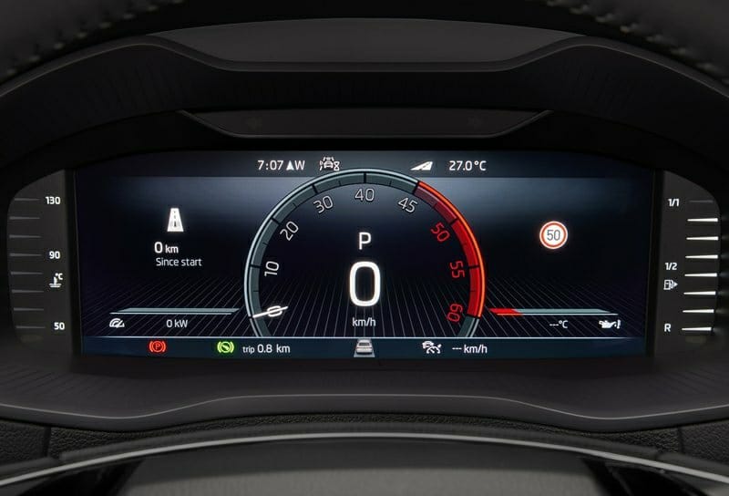 Skoda Karoq dijital gösterge panelinde sürüş bilgileri ekranı