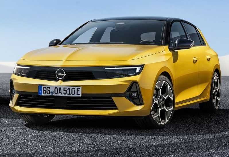 Sarı Opel Astra ön farlar ve ön panel görünümü