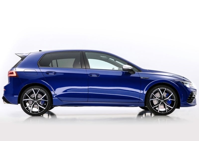 2023 Volkswagen Golf R Eylül Fiyat Listesi için mavi Volkswagen Golf R yan profili