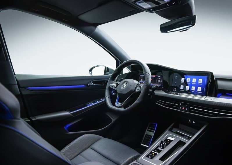 Volkswagen Golf R direksiyon dijital gösterge ve multimedya ekranı