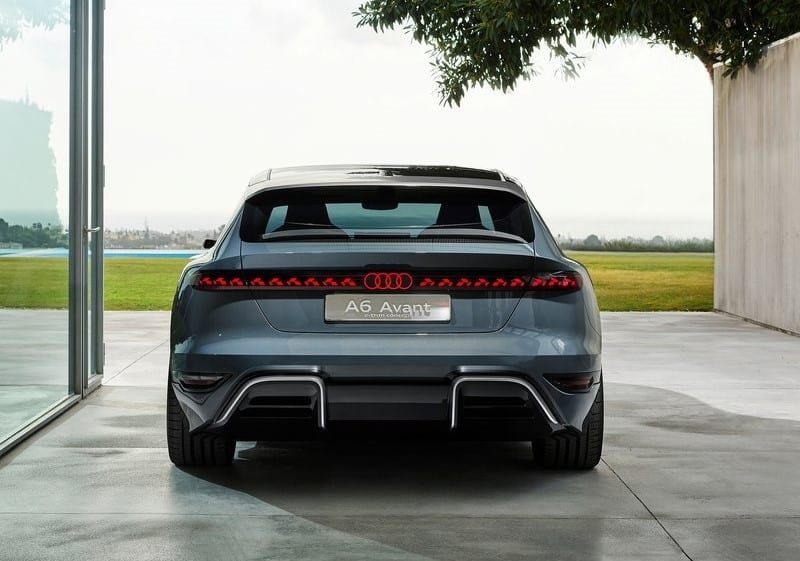 Audi A6 Avant e-tron konsepti gece görünümü