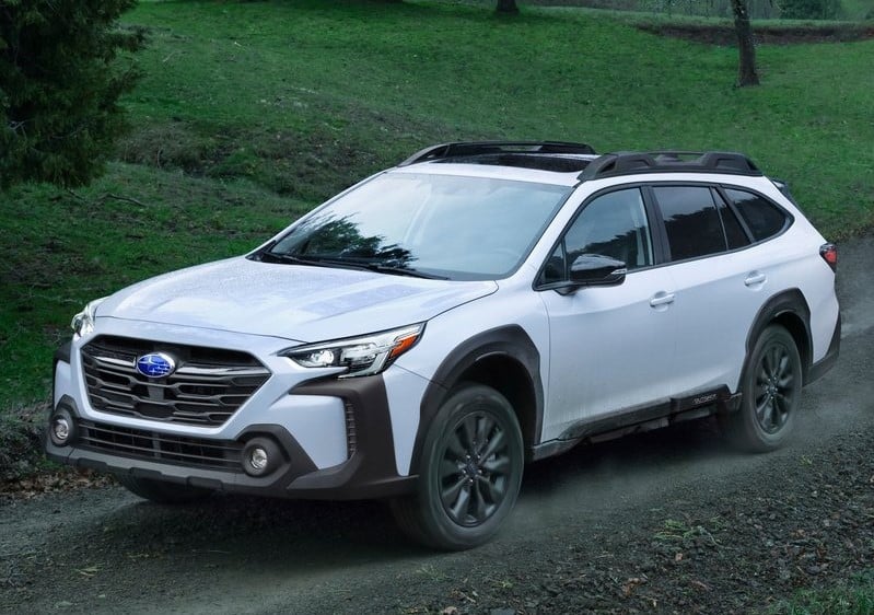 Subaru Outback önden üç çeyrek dış görünüm