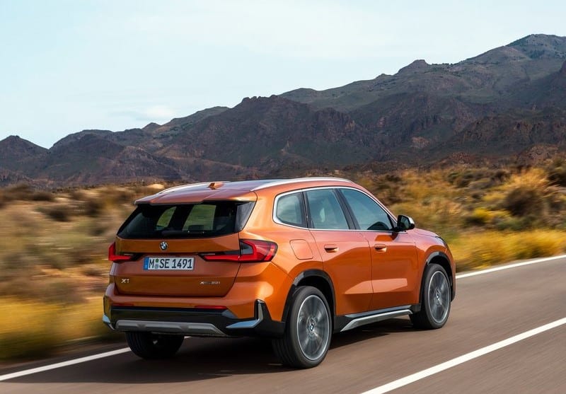 BMW X1 Curved Display ve kokpit