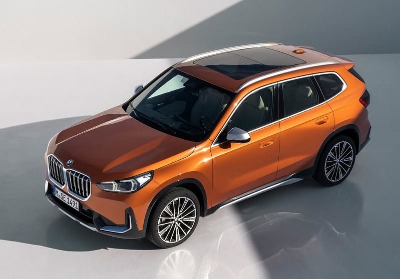 BMW X1 yan görünüm tanıtım görseli