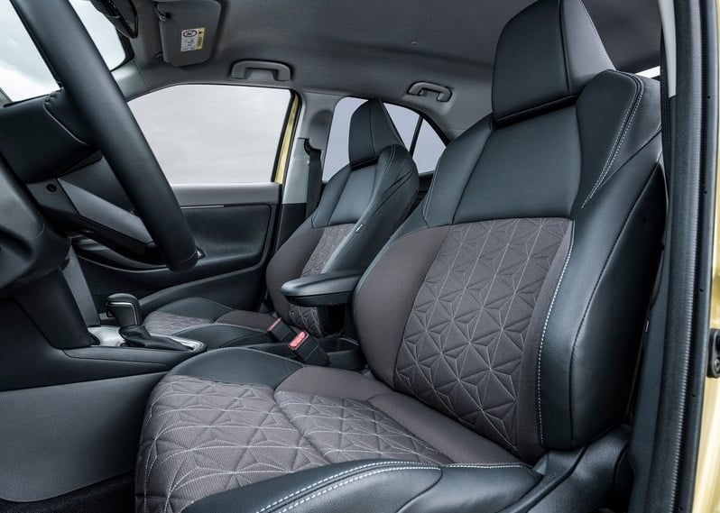 Toyota Yaris Cross ön koltukları ve orta konsol