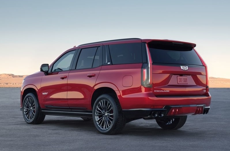 Cadillac Escalade-V arka üç çeyrek gövde ve dörtlü egzoz görünümü