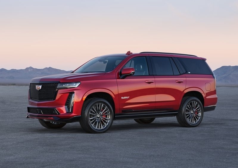 Cadillac Escalade-V ön üç çeyrek gövde ve siyah ızgara görünümü