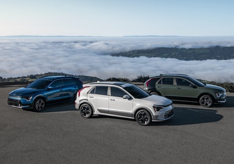2023 Kia Niro Temmuz Fiyat Listesi için üç Kia Niro gövde görünümü