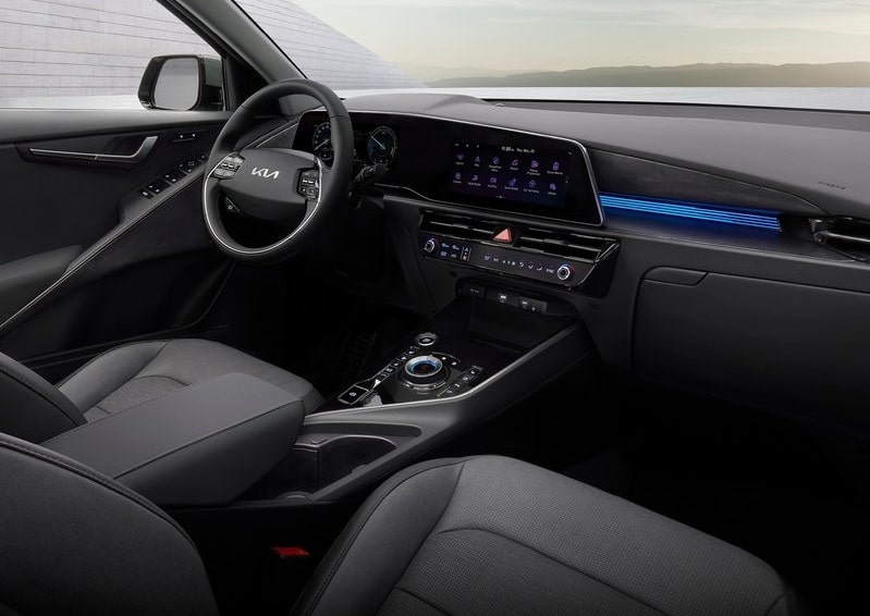 Kia Niro kokpitinde çift ekran ve orta konsol